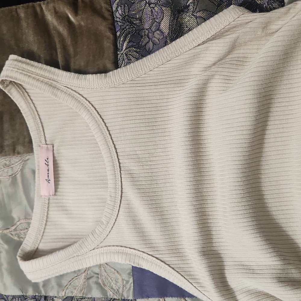 Amable Bodycon Dress - Picture 2 of 5